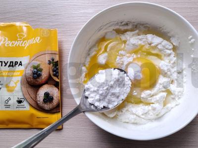 Sluoksniuotos juostelės iš tešlos su varškės kremu ir abrikosais Žingsnis 2