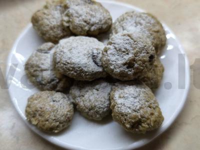 Avižiniai sausainiai su razinomis pagrindine nuotrauka