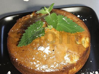 Šarlotė su ananasais pagrindine nuotrauka