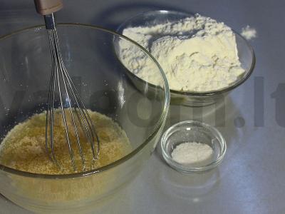 Pica su rūkytomis dešromis ir sūriu Žingsnis 4