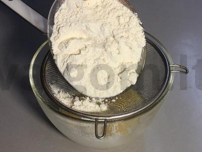 Pica su rūkytomis dešromis ir sūriu Žingsnis 5