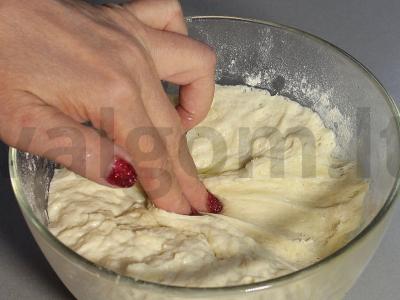 Pica su rūkytomis dešromis ir sūriu Žingsnis 8