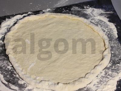 Pica su rūkytomis dešromis ir sūriu Žingsnis 9