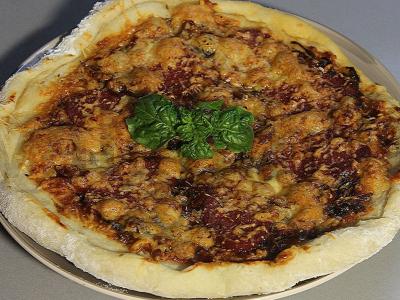 Pica su rūkytomis dešromis ir sūriu pagrindine nuotrauka