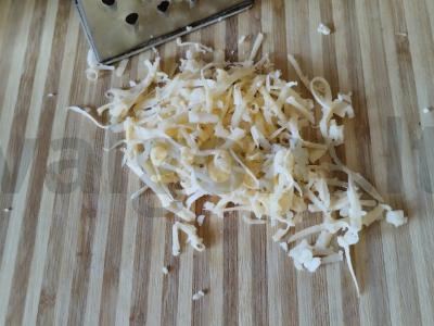 Salotas su sūriu, kiaušiniais ir sardinomis Žingsnis 4