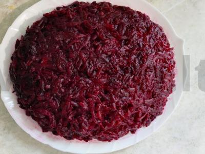 Švelni silkių salotos su burokėlių uždengimu Žingsnis 6