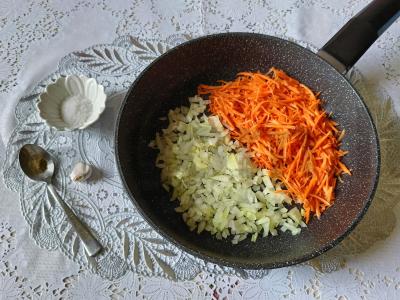 Sriuba su vištienos skrandžiais ir kiaušinių makaronais Žingsnis 2