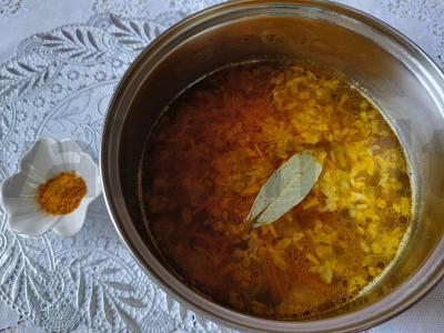 Sriuba su vištienos skrandžiais ir kiaušinių makaronais Žingsnis 3