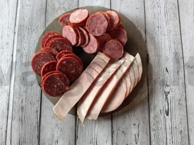 Pica su mocarela ir dviem rūšimis dešros Žingsnis 1