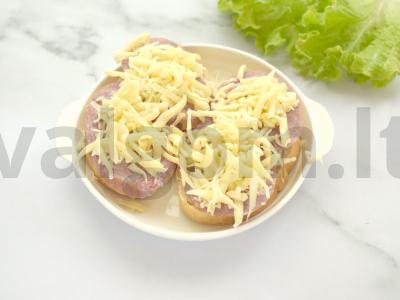 Karšti sumuštiniai su servelatu mikrobangų krosnelėje Žingsnis 4