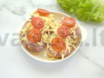 Karšti sumuštiniai su servelatu mikrobangų krosnelėje Žingsnis 5