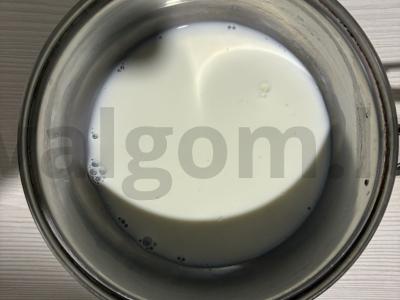 Grikių dribsniai su pienu, vaisių tyrė ir vynuogėmis Žingsnis 1