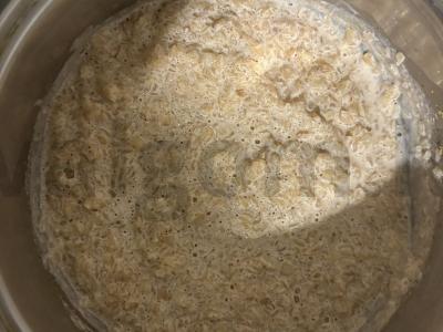 Grikių dribsniai su pienu, vaisių tyrė ir vynuogėmis Žingsnis 4