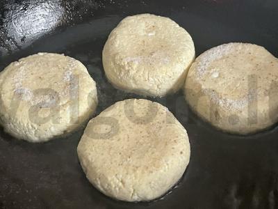 Sūrio blynai su begluteniška miltais Žingsnis 5