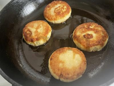 Sūrio blynai su begluteniška miltais Žingsnis 6