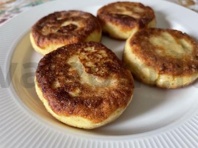 Sūrio blynai su begluteniška miltais pagrindine nuotrauka