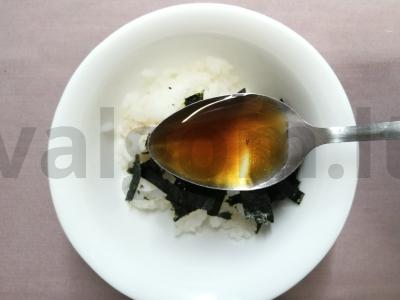 Ryžių rutuliukai su silkės ikrais džiūvėsėliuose Žingsnis 4