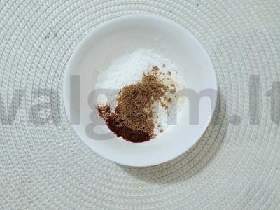 Švelnūs vištienos nagetai su kukurūzų krakmolu Žingsnis 1