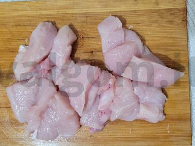 Švelnūs vištienos nagetai su kukurūzų krakmolu Žingsnis 2