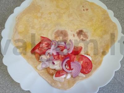 Šaurma su keptomis krevetėmis, mocarela ir baziliku Žingsnis 5