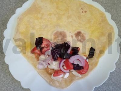 Šaurma su keptomis krevetėmis, mocarela ir baziliku Žingsnis 6