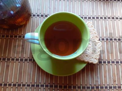 Juodasis arbata su erškėtuogėmis, agrastais ir žolelėmis pagrindine nuotrauka