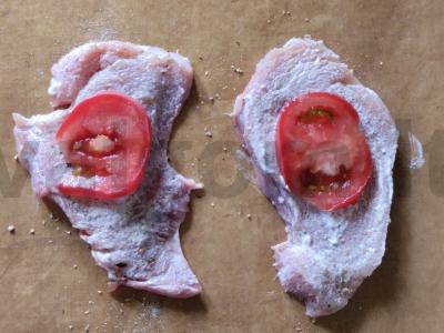 Kiaulienos kepsnys su pomidoru po sūrio plutele Žingsnis 3