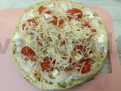 Pica ant plokštelės su pomidorais ir sūriu Žingsnis 5