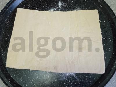 Kvadratinė pica su dešra ir trimis sūrio rūšimis Žingsnis 1