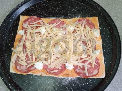 Kvadratinė pica su dešra ir trimis sūrio rūšimis Žingsnis 5