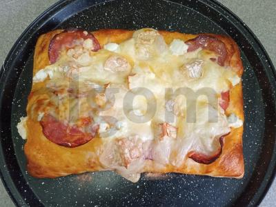 Kvadratinė pica su dešra ir trimis sūrio rūšimis Žingsnis 7