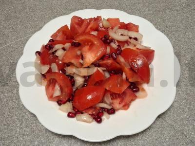 Pomidorų salotos su granatais pagrindine nuotrauka