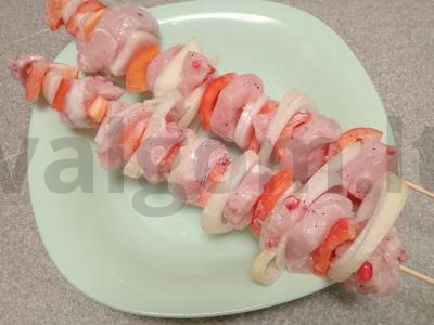 Kepti vištienos šašlykai granatų marinate Žingsnis 6