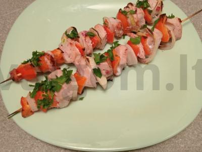 Kepti vištienos šašlykai granatų marinate pagrindine nuotrauka