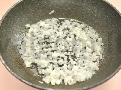 Makaronai su troškiniu, pomidorų pasta ir žolelėmis Žingsnis 2