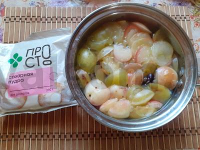 Obuolių kompotas su erškėtuogėmis ir mėta Žingsnis 3