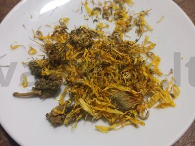 Ivano arbata su medetkomis ir apelsinų žievelėmis Žingsnis 3