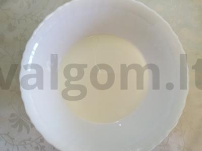 Blynai su pienu, krapais ir sūriu Žingsnis 1