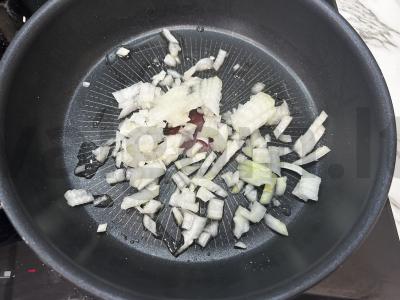 Makaronai su bolonijos padažu iš kalakutienos faršo ir pomidorų tyrės Žingsnis 1