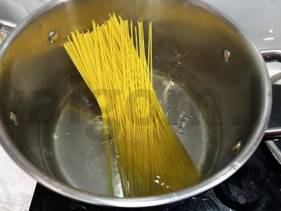 Makaronai su bolonijos padažu iš kalakutienos faršo ir pomidorų tyrės Žingsnis 5