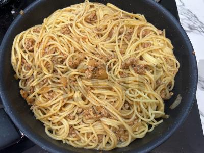 Makaronai su bolonijos padažu iš kalakutienos faršo ir pomidorų tyrės Žingsnis 8