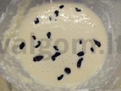 Pieniniai keksiukai su razinomis Žingsnis 4