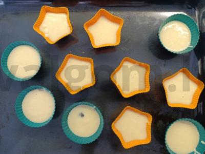 Pieniniai keksiukai su razinomis Žingsnis 5