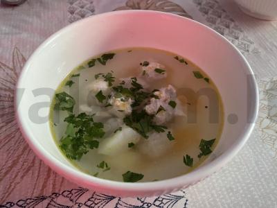 Vištienos faršo sriuba su kukuliais pagrindine nuotrauka