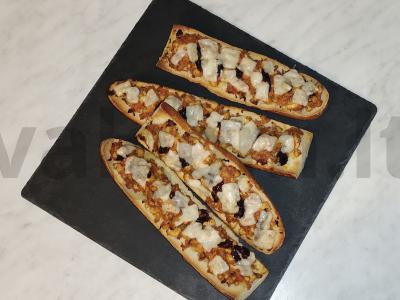 Užkandis su parmezanu ant traškios bagetės pagrindine nuotrauka