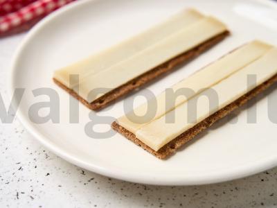 Sumuštiniai su sūriu, obuoliu ir moliūgų sėklomis Žingsnis 2