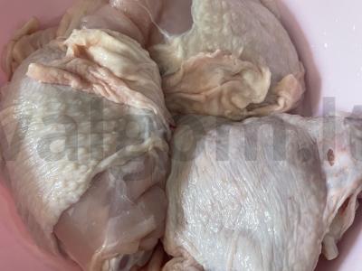 Vištienos šlaunelės su krienais ir grietine Žingsnis 1