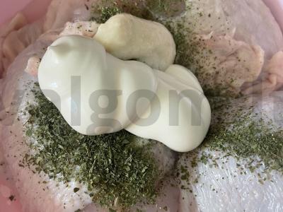 Vištienos šlaunelės su krienais ir grietine Žingsnis 3