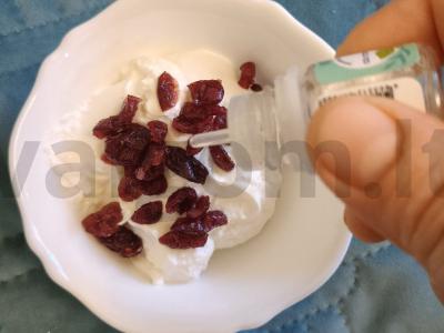 Naudingas desertas su spanguolėmis Žingsnis 3