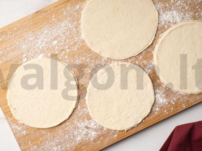 Vyšnių mini pyragaičiai Žingsnis 1